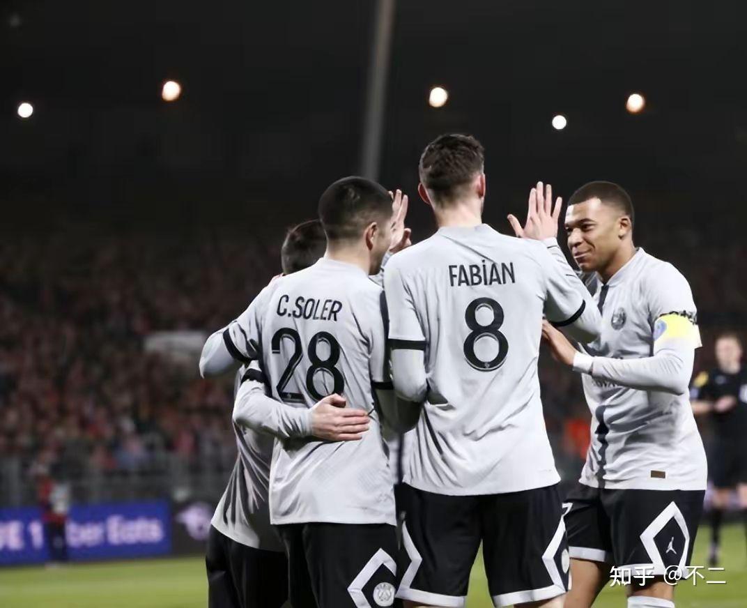 关于今夜广州队备战法甲，迎来里程碑细节曝光，球迷炸锅，训练强度明显提升的信息