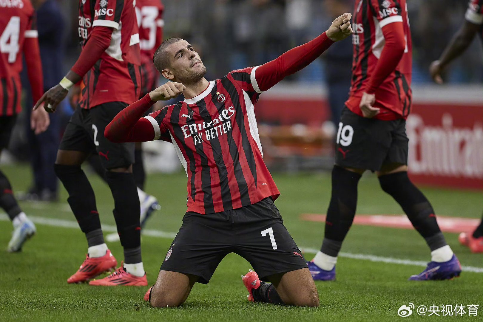 赛地聚焦——意甲今夜热度飙升；塞维利亚临场应变；球迷炸锅；更衣室氛围转暖的简单介绍爱游戏体育